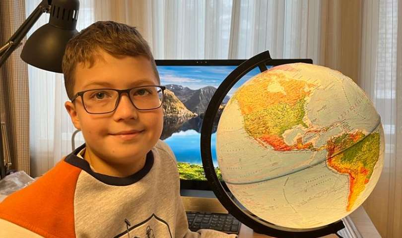 Учащиеся 5-х классов на уроках географии изучают тему «Глобус и географические карты»